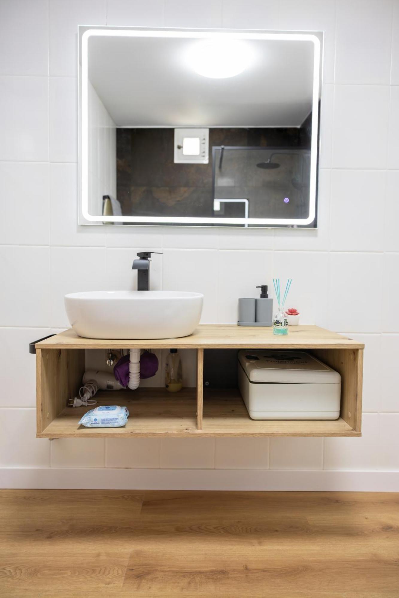 Alojamiento Luna, Con Balcon Y Parking Incluido Apartment